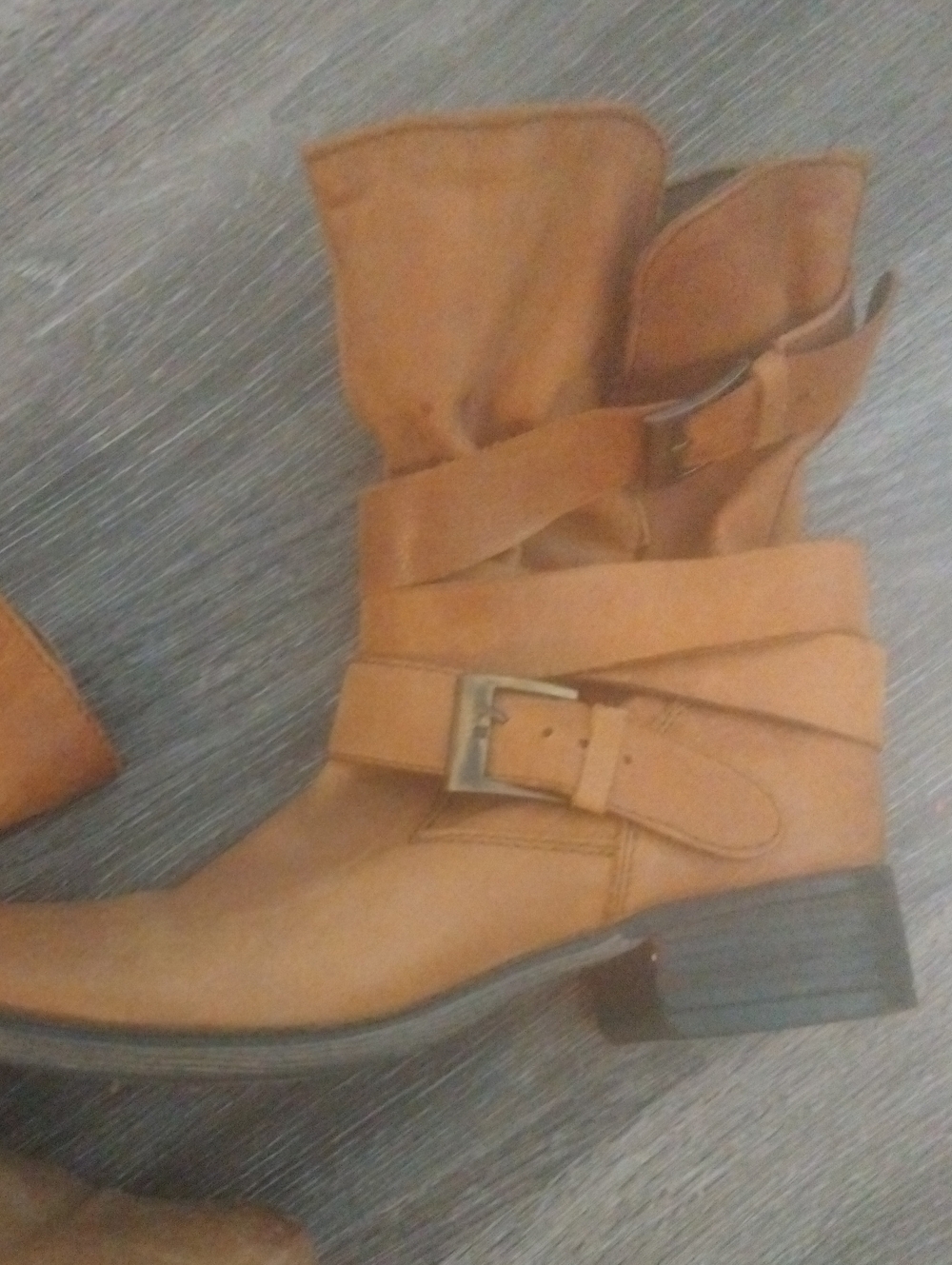 STEVE MADDEN- Tan Slouchy Buckle Leather Ankle Boots Size 8.5 - Picture 3 of 6